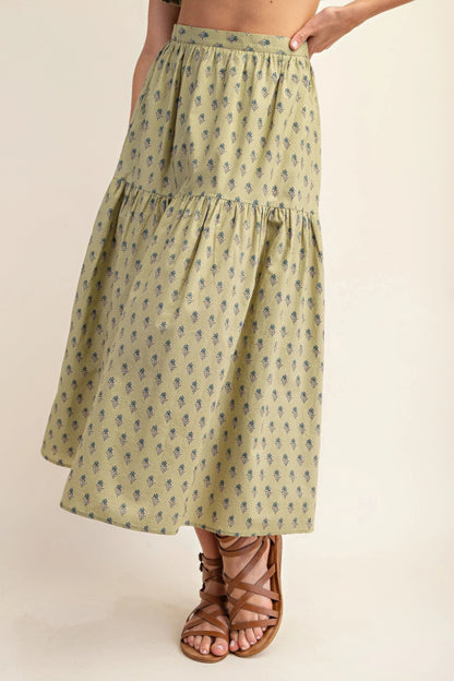 Printed tired midi skirt stylish and versatile