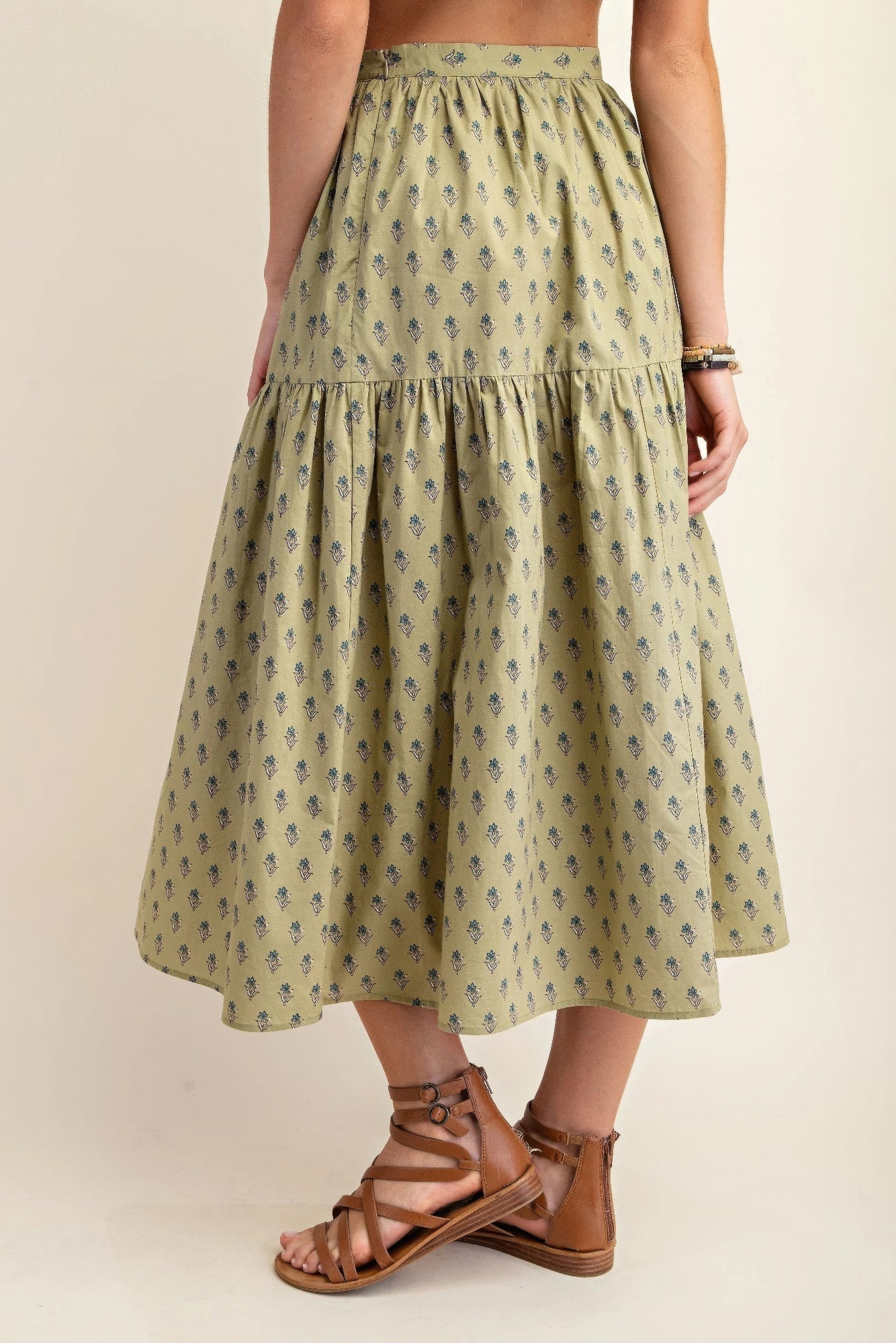 Printed tired midi skirt stylish and versatile